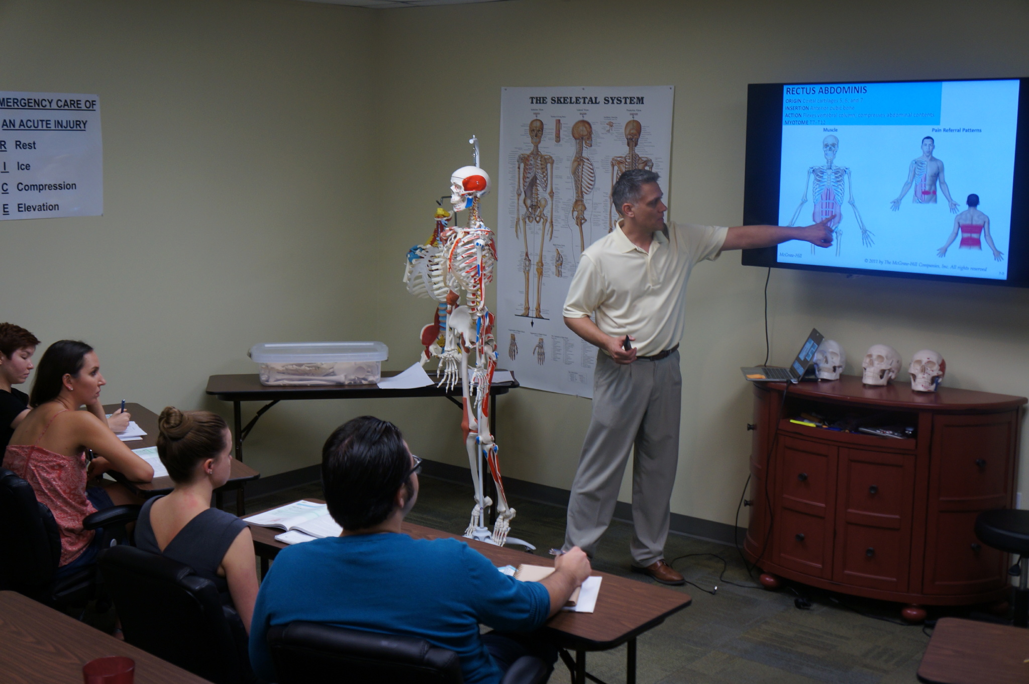 Sean teaching structural anatomy for medical massage therapy: Florida school of advanced bodywork